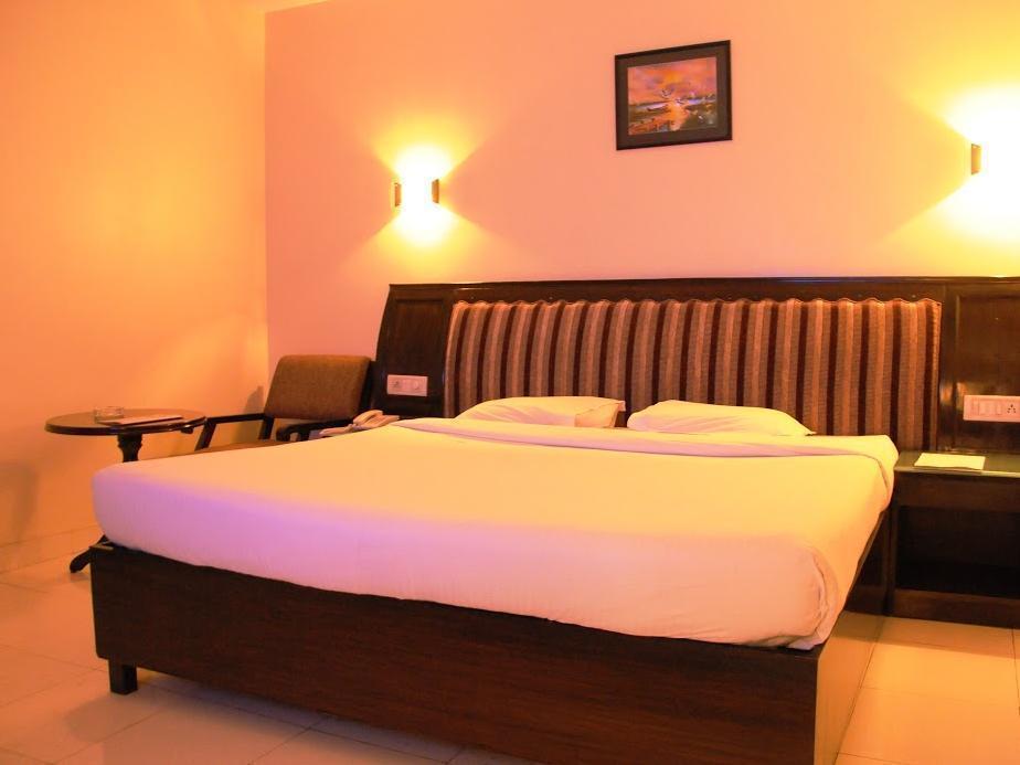 Treebo Trend Grand Plaza Nampally 海得拉巴 外观 照片