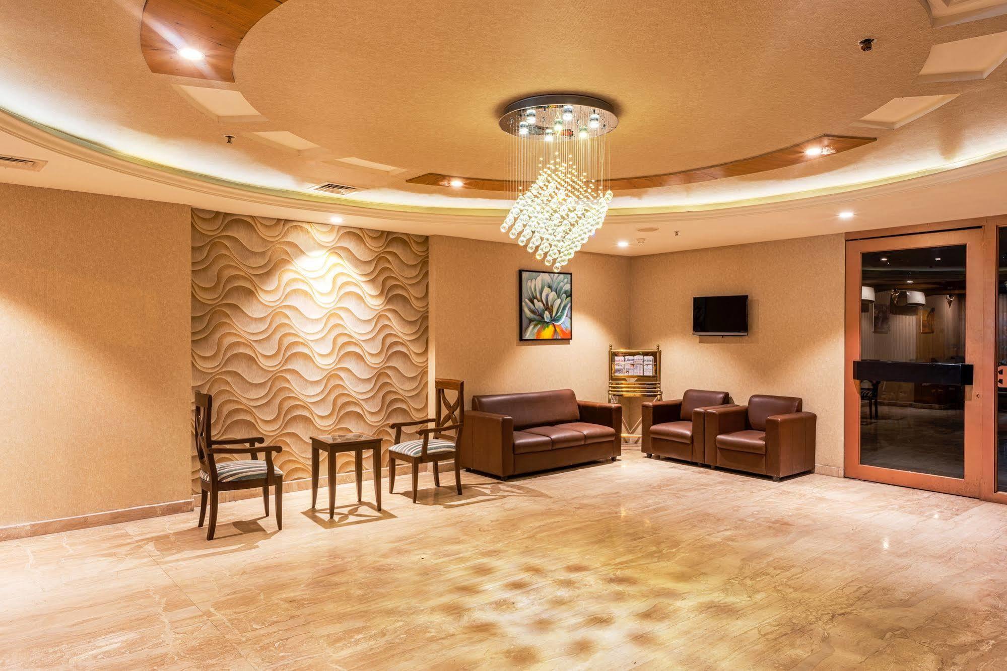 Treebo Trend Grand Plaza Nampally 海得拉巴 外观 照片